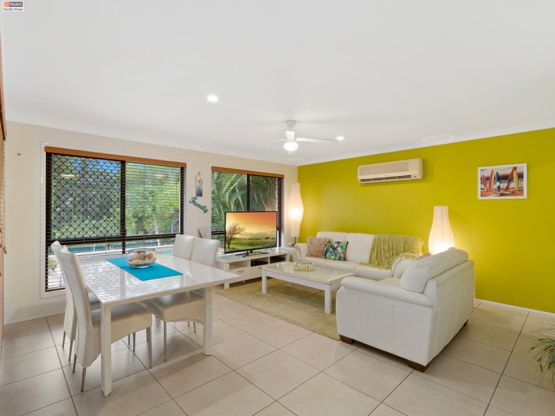 8 Coonowrin Street, Pacific Pines QLD 4211