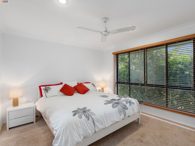 8 Coonowrin Street, Pacific Pines QLD 4211