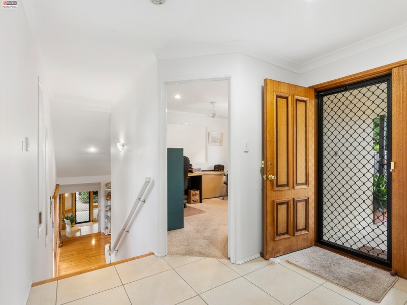 8 Coonowrin Street, Pacific Pines QLD 4211