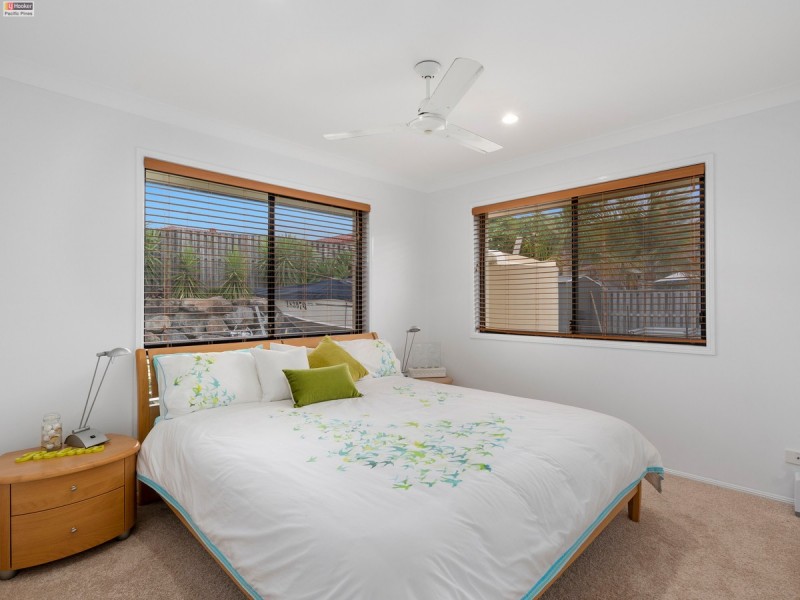 8 Coonowrin Street, Pacific Pines QLD 4211