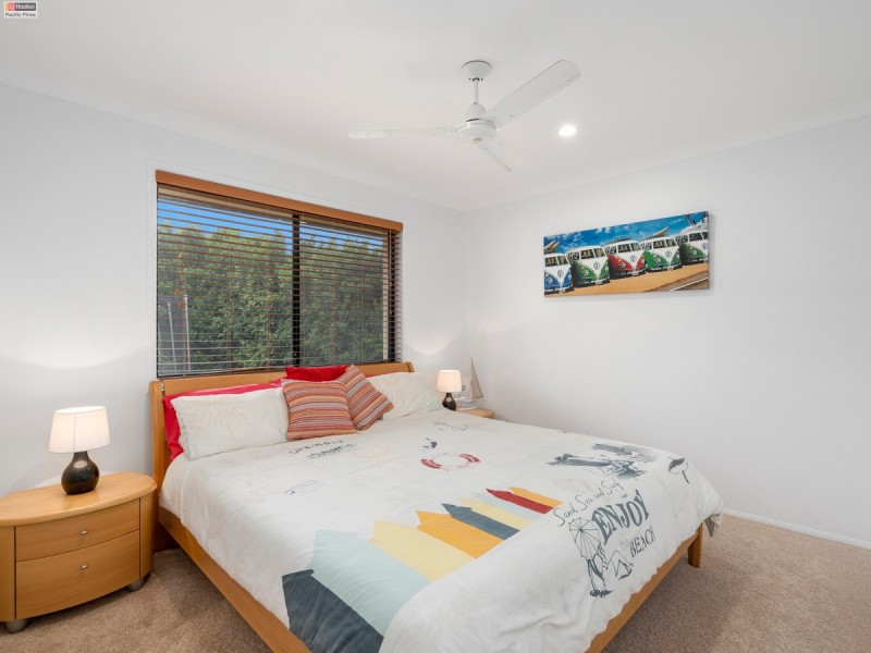 8 Coonowrin Street, Pacific Pines QLD 4211