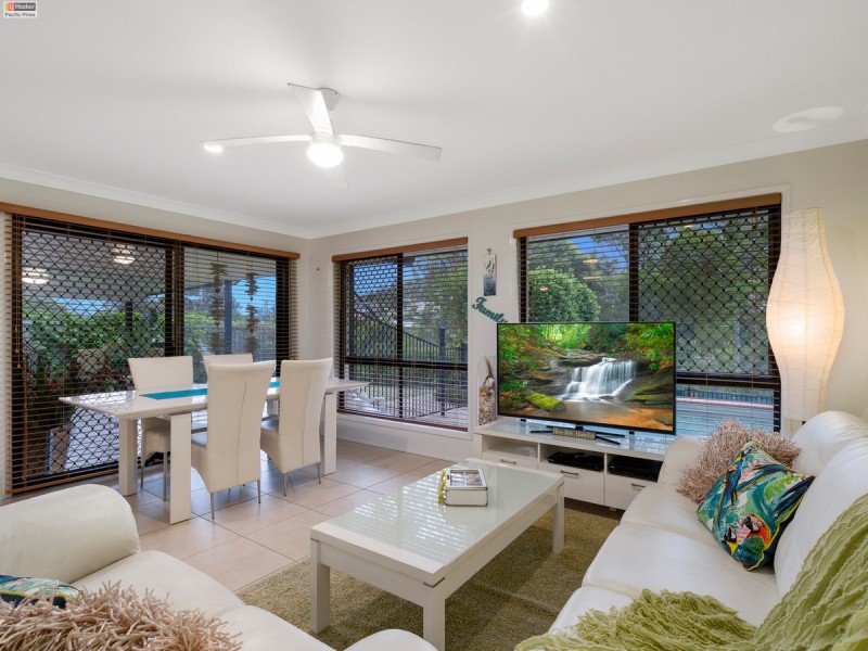 8 Coonowrin Street, Pacific Pines QLD 4211