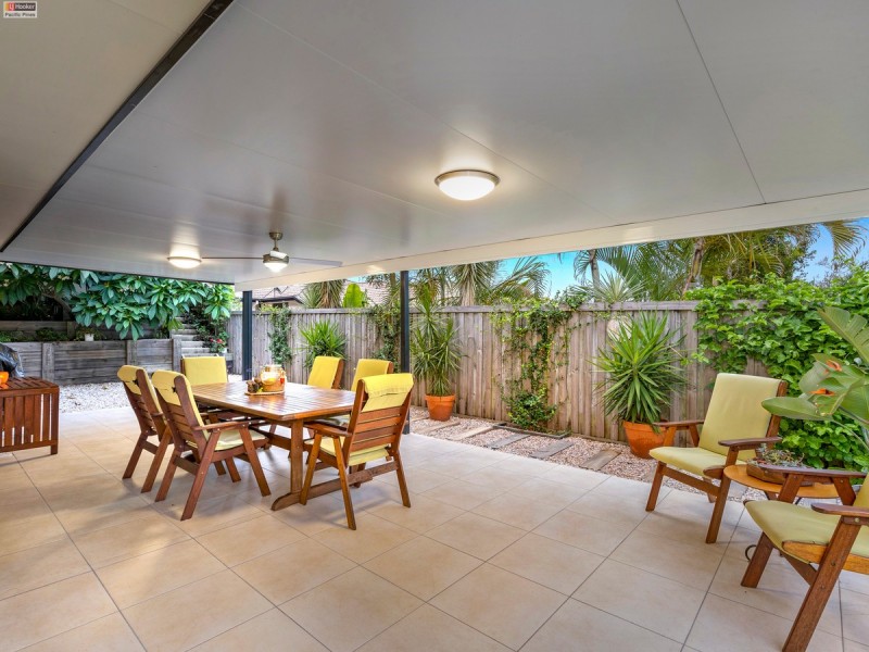 8 Coonowrin Street, Pacific Pines QLD 4211