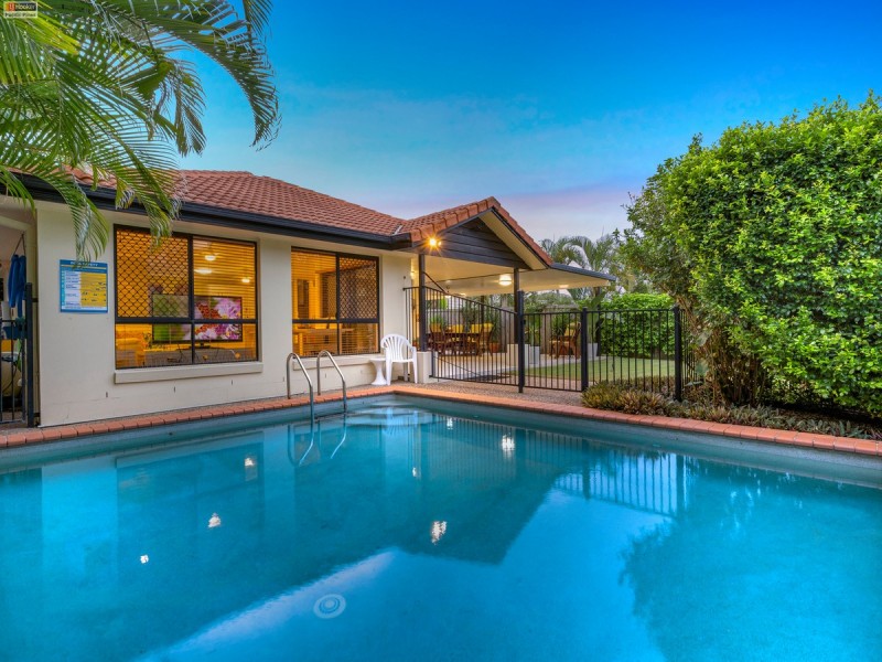 8 Coonowrin Street, Pacific Pines QLD 4211