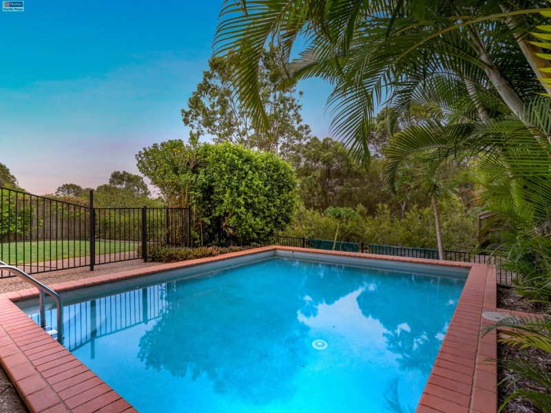 8 Coonowrin Street, Pacific Pines QLD 4211