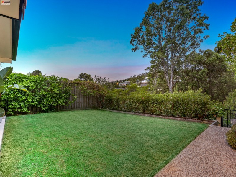 8 Coonowrin Street, Pacific Pines QLD 4211