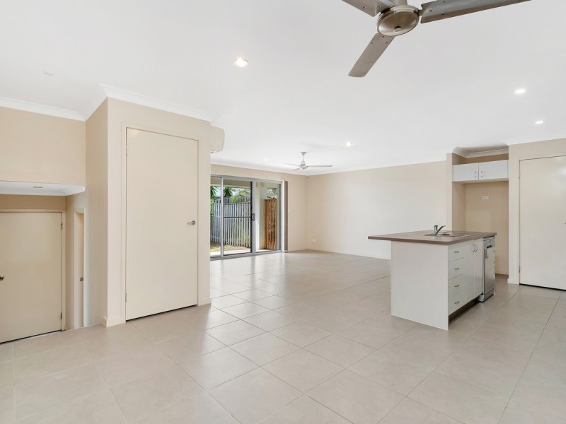 1/1 Chesterton Street, Pacific Pines QLD 4211