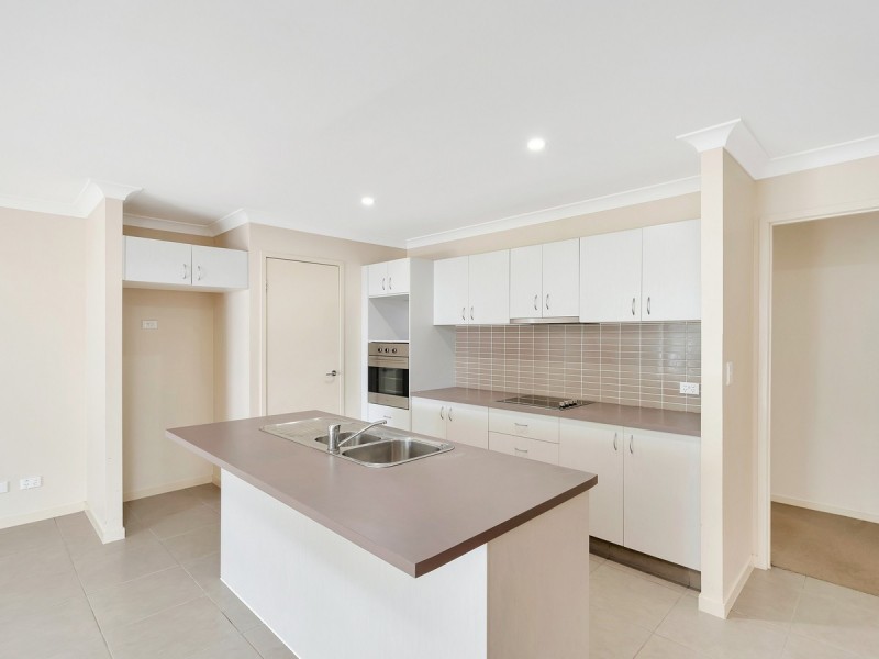 1/1 Chesterton Street, Pacific Pines QLD 4211