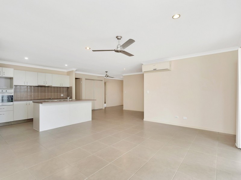 1/1 Chesterton Street, Pacific Pines QLD 4211