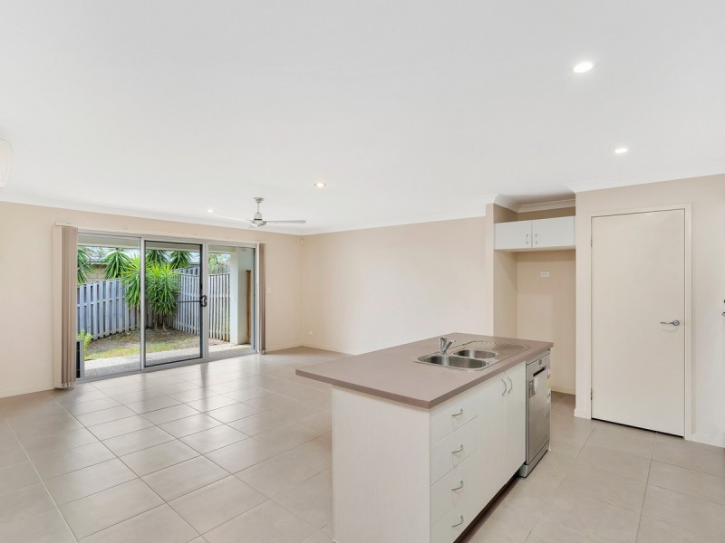 1/1 Chesterton Street, Pacific Pines QLD 4211