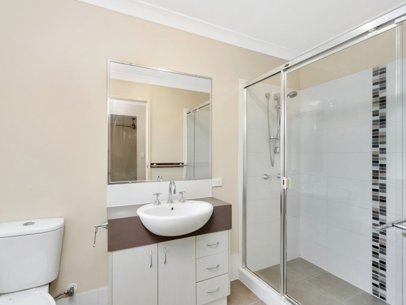 1/1 Chesterton Street, Pacific Pines QLD 4211