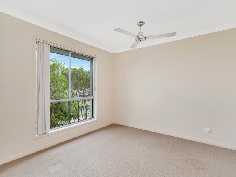 1/1 Chesterton Street, Pacific Pines QLD 4211