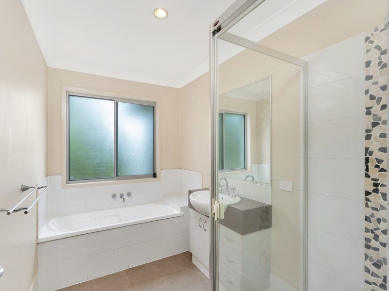 1/1 Chesterton Street, Pacific Pines QLD 4211