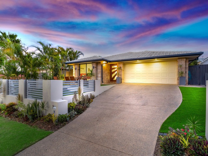 7 Irvine Street, Pacific Pines QLD 4211