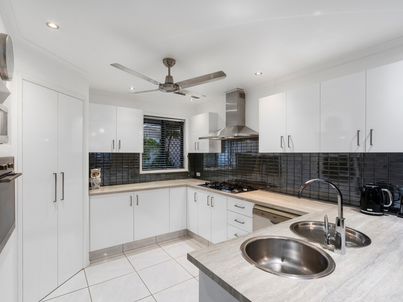 7 Irvine Street, Pacific Pines QLD 4211