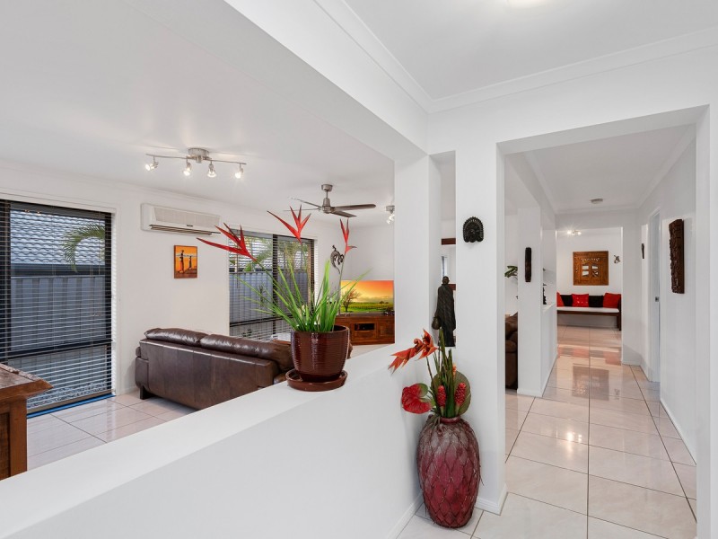 7 Irvine Street, Pacific Pines QLD 4211