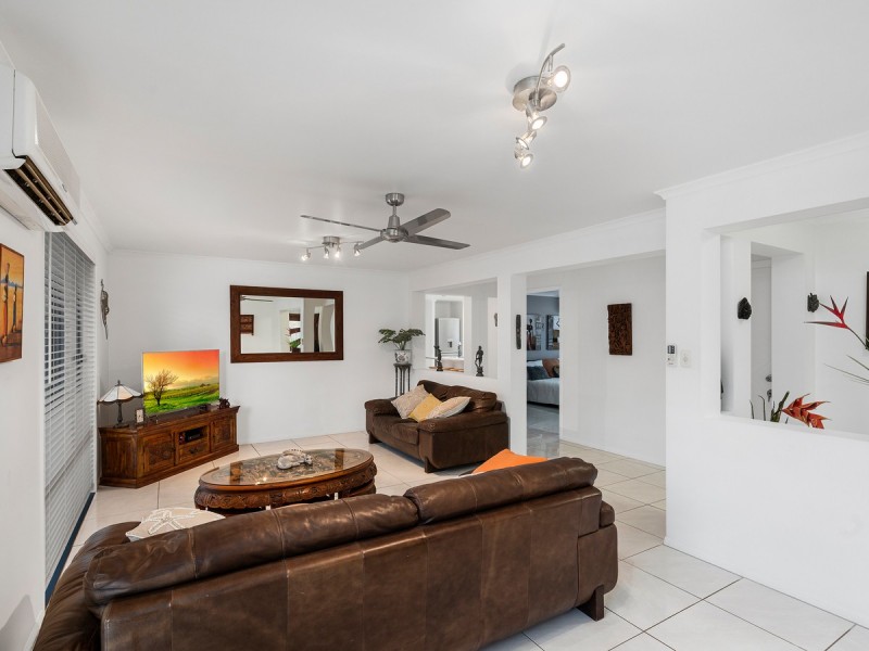 7 Irvine Street, Pacific Pines QLD 4211