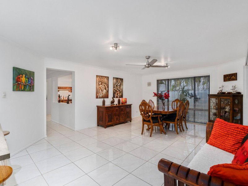 7 Irvine Street, Pacific Pines QLD 4211