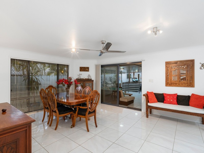 7 Irvine Street, Pacific Pines QLD 4211