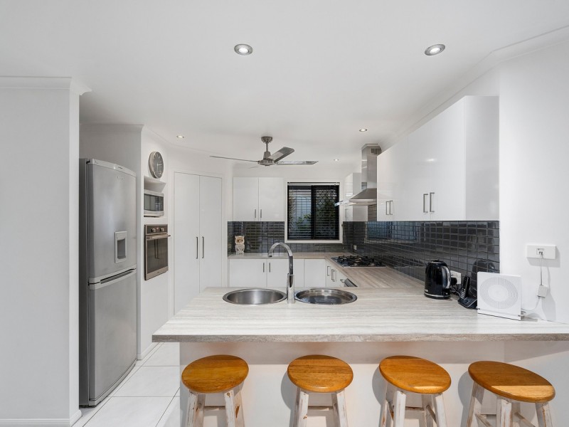 7 Irvine Street, Pacific Pines QLD 4211