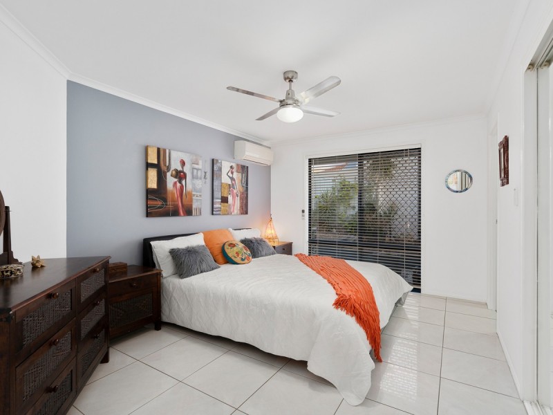 7 Irvine Street, Pacific Pines QLD 4211