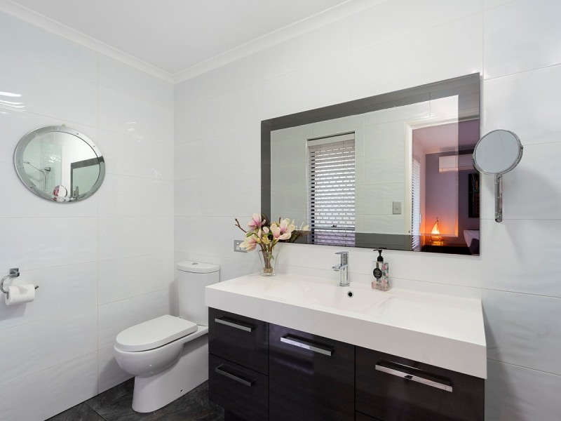 7 Irvine Street, Pacific Pines QLD 4211