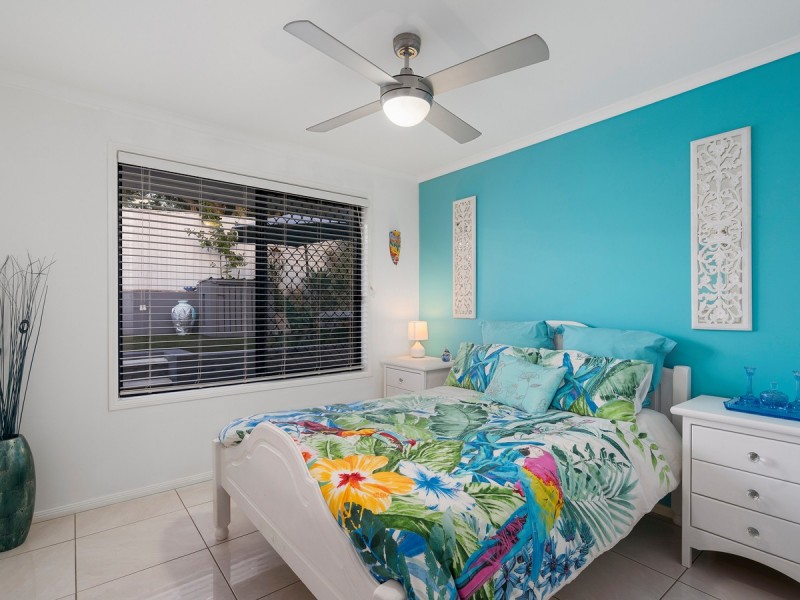 7 Irvine Street, Pacific Pines QLD 4211