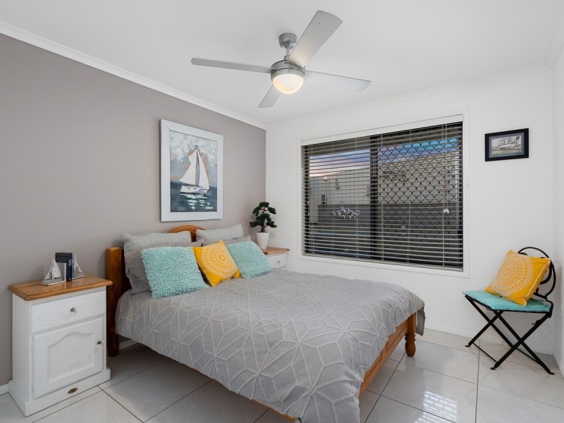 7 Irvine Street, Pacific Pines QLD 4211