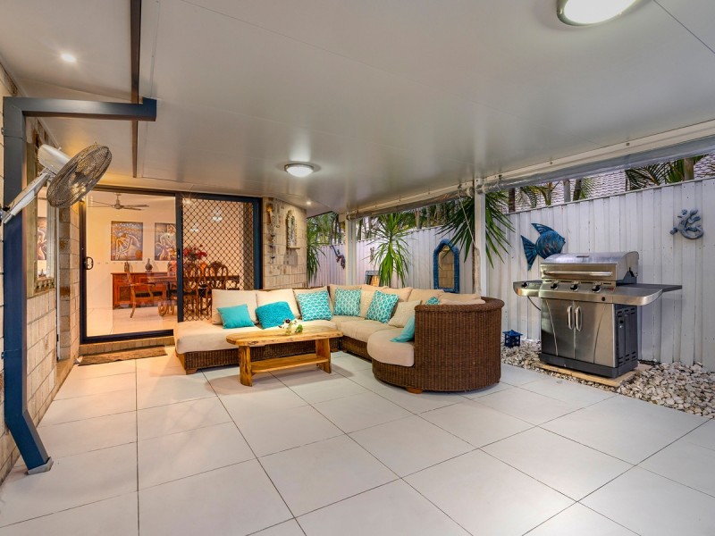 7 Irvine Street, Pacific Pines QLD 4211