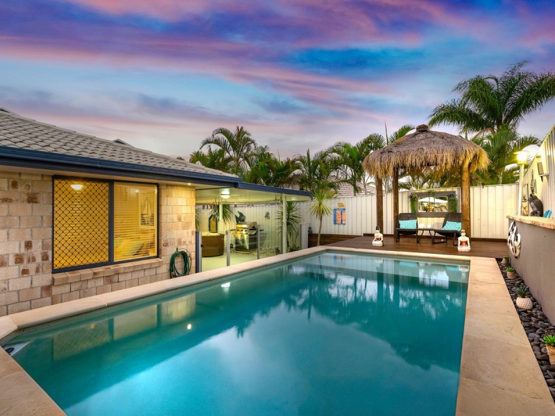 7 Irvine Street, Pacific Pines QLD 4211