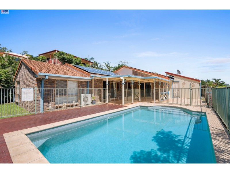 6 Windward Rise, Pacific Pines QLD 4211