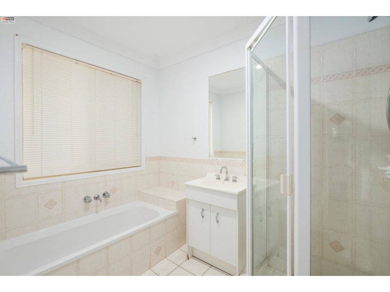 6 Windward Rise, Pacific Pines QLD 4211