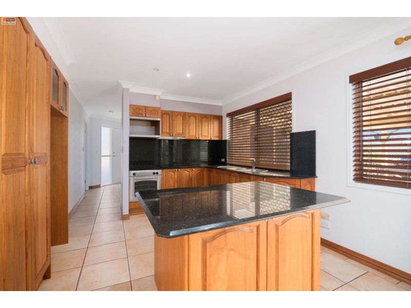 6 Windward Rise, Pacific Pines QLD 4211