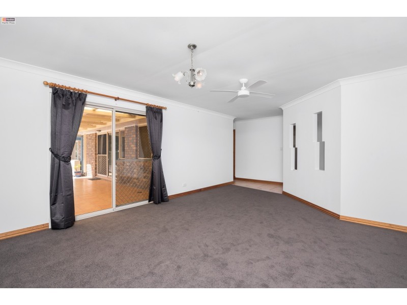 6 Windward Rise, Pacific Pines QLD 4211