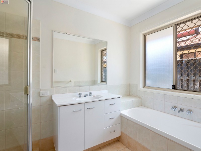31 Feathertop Crescent, Pacific Pines QLD 4211