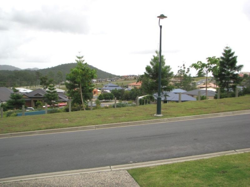 7 Davies Street, Pacific Pines QLD 4211
