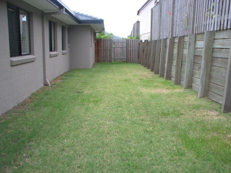7 Davies Street, Pacific Pines QLD 4211