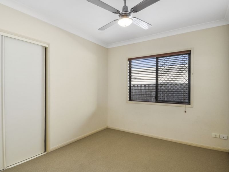 7 Davies Street, Pacific Pines QLD 4211