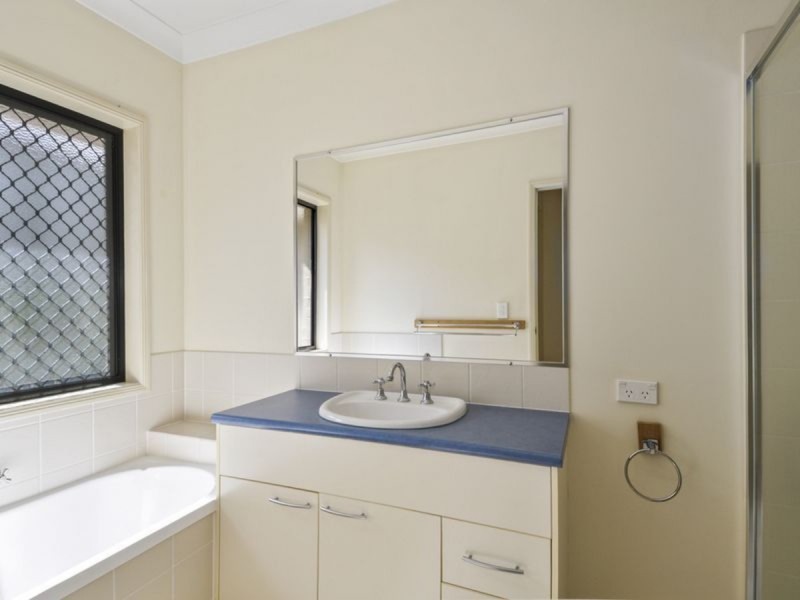 7 Davies Street, Pacific Pines QLD 4211
