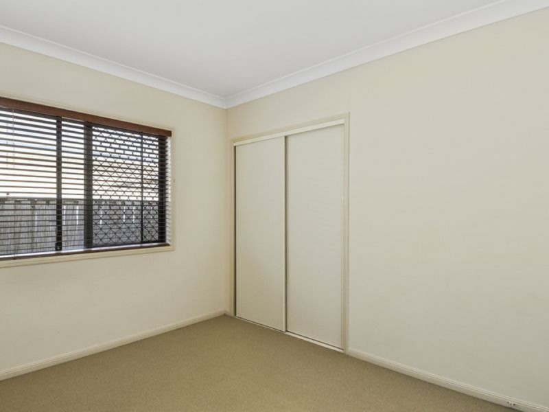 7 Davies Street, Pacific Pines QLD 4211