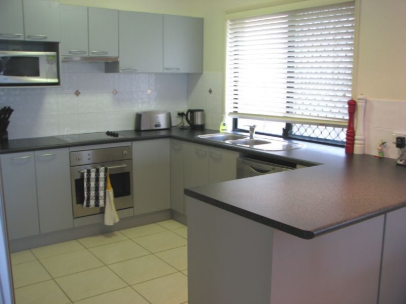 7 Davies Street, Pacific Pines QLD 4211