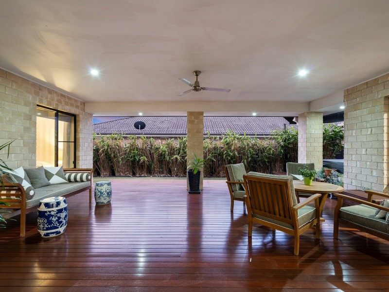 51 Hawkesbury Avenue, Pacific Pines QLD 4211