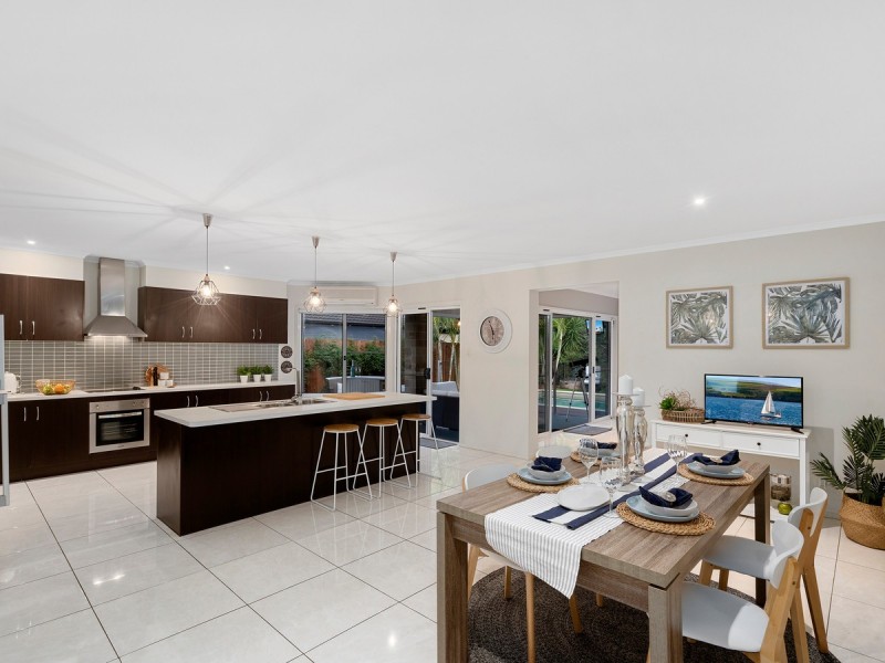 64 Roberts Drive, Maudsland QLD 4210