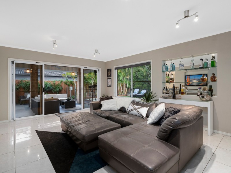 64 Roberts Drive, Maudsland QLD 4210