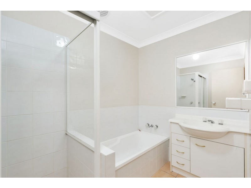 10/19 Harrow Place, Arundel QLD 4214