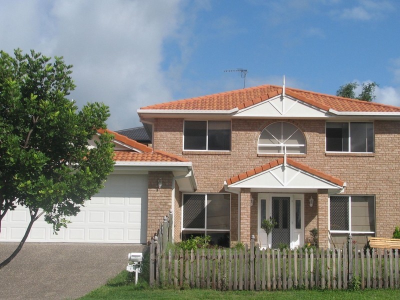 4 Hatutu Street, Pacific Pines QLD 4211