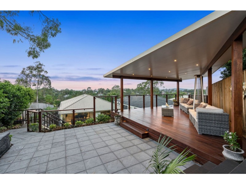 3 Bounty Way, Pacific Pines QLD 4211