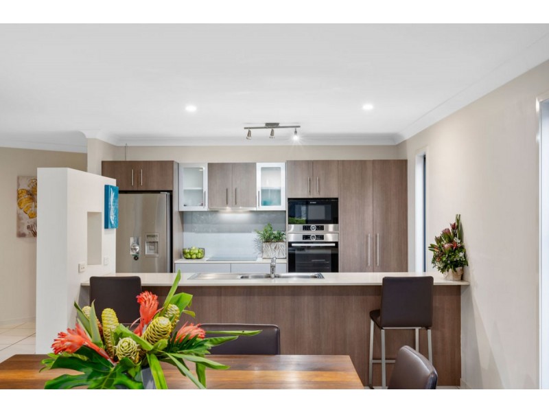 3 Bounty Way, Pacific Pines QLD 4211