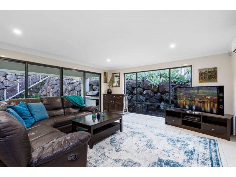 3 Bounty Way, Pacific Pines QLD 4211