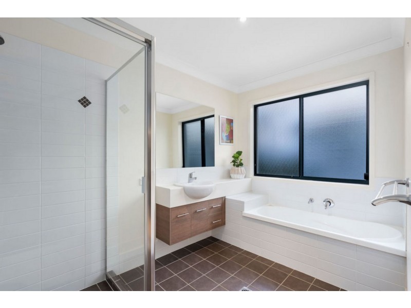 3 Bounty Way, Pacific Pines QLD 4211